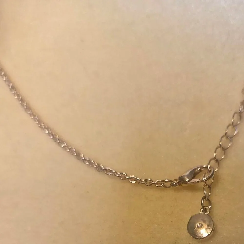 Rose gold necklace with bar